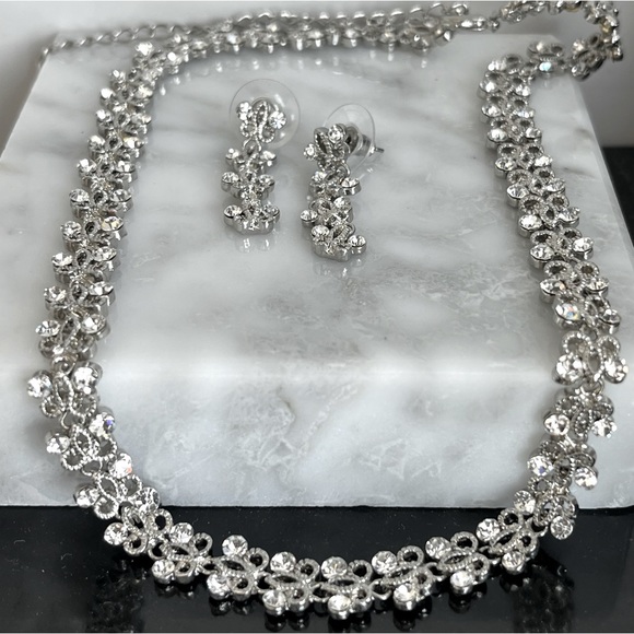 Wedding jewelry set, embellished loops with lots of beautiful sparkling CZstones - Picture 5 of 5